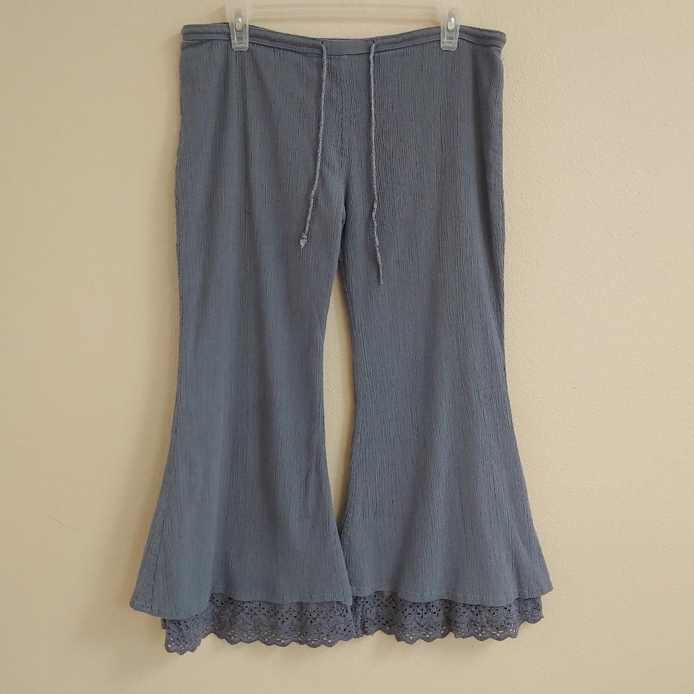 Lace flared boho Capri pant